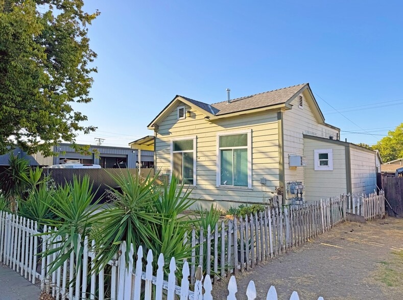 More Photos Of 421 14th St, Modesto Apartments For Sale