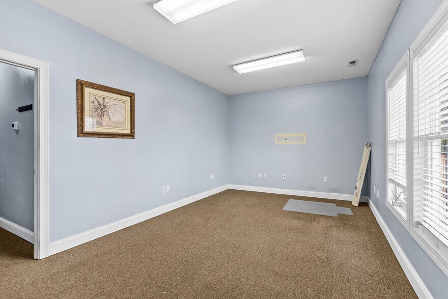 More Photos Of 107 Hillcrest Ave, Simpsonville Office For Sale