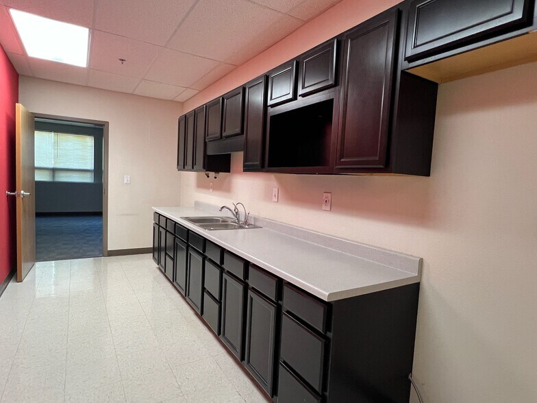 More Photos Of 910 Pinon Ranch Vw, Colorado Springs Office For Lease