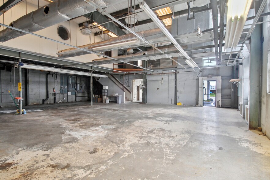 More Photos Of 5038 W Esplanade Ave, Metairie Freestanding For Lease