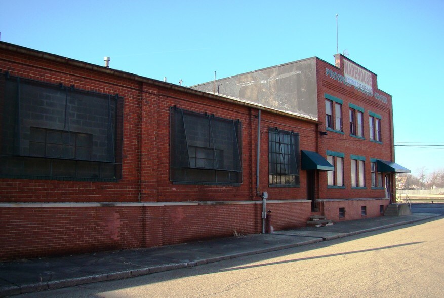 More Photos Of 1502 12th St SW, Canton Warehouse For Lease