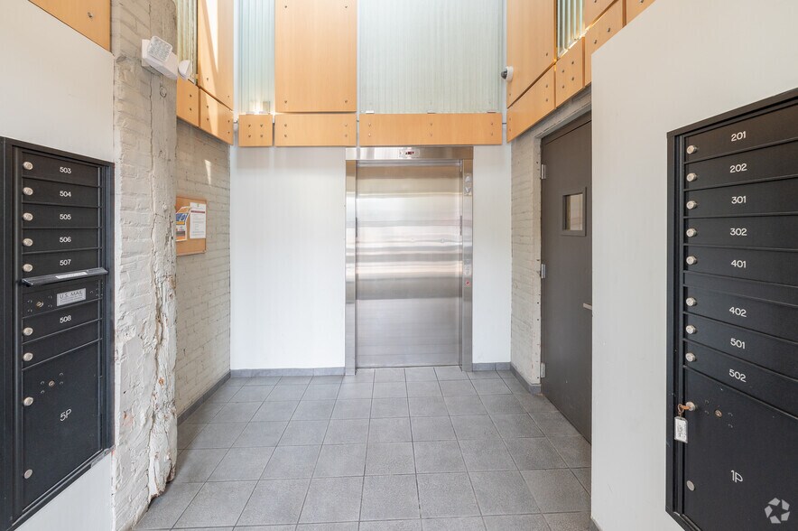 More Photos Of 2010-2020 Euclid Ave, Cleveland Apartments For Lease