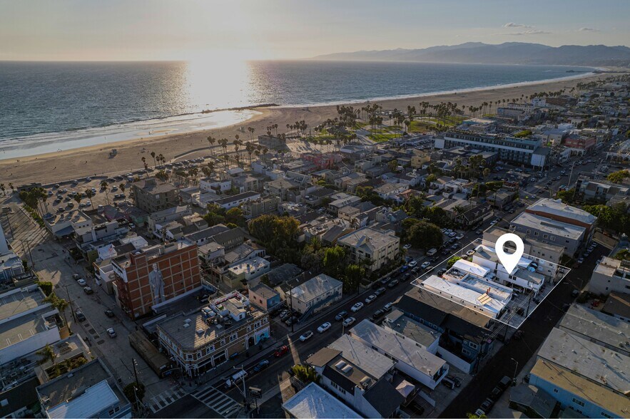 More Photos Of 1908-1910 Pacific Ave, Venice Apartments For Sale