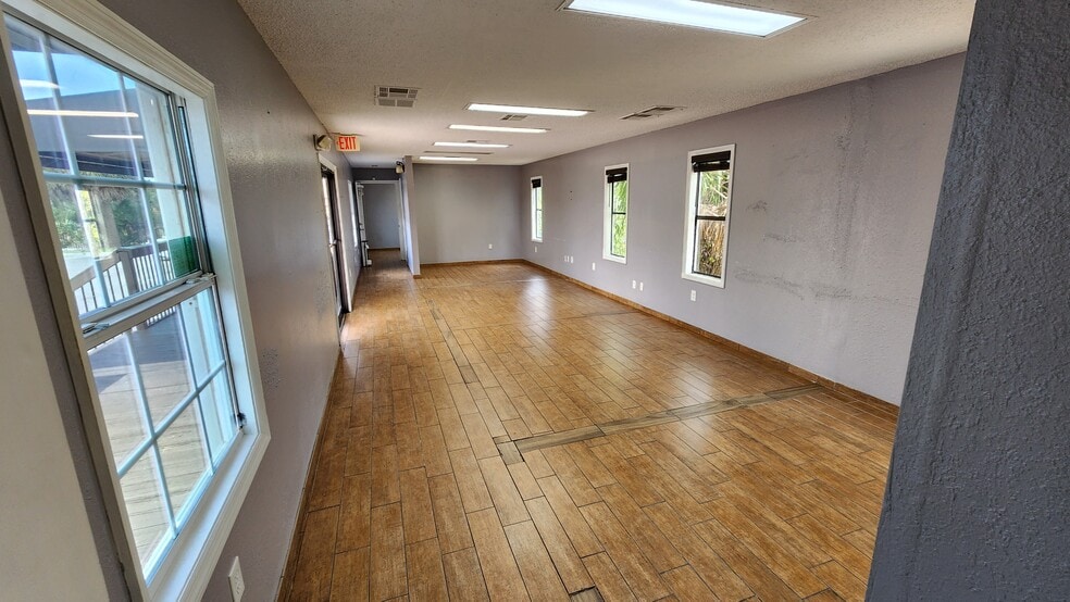 More Photos Of 856 E Busch Blvd, Tampa Auto Dealership For Lease