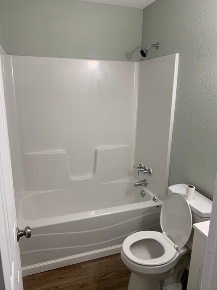 More Photos Of 2001 E 20th St, Hooks Apartments For Sale
