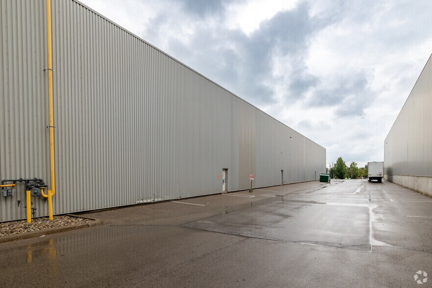 More Photos Of 1327 Clark Blvd, Brampton Manufacturing For Lease