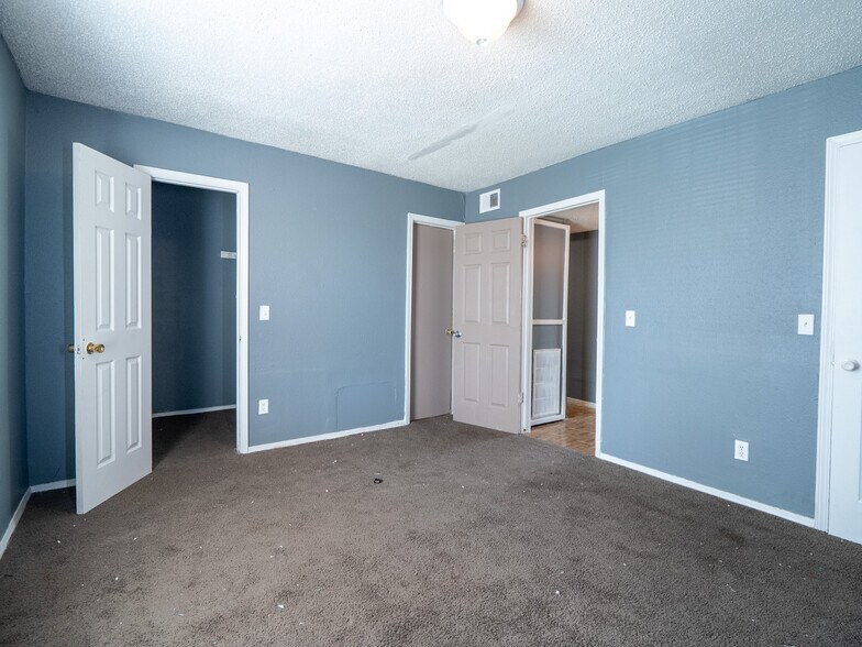 More Photos Of 5924 NW 10th St, Oklahoma City Apartments For Sale