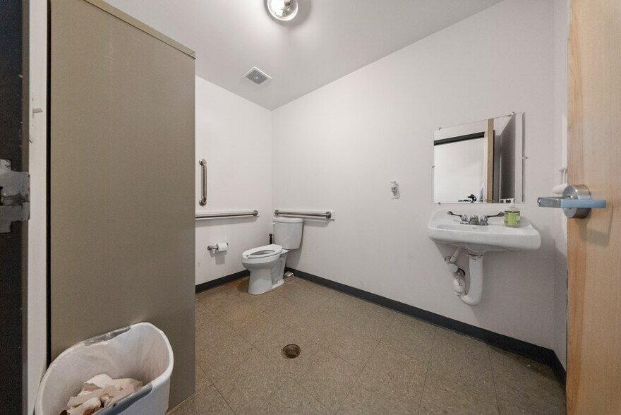 More Photos Of 1812 S Business 54, Eldon Bank For Sale