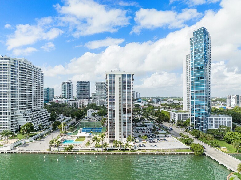 More Photos Of 600 NE 36th St, Miami Apartments For Lease