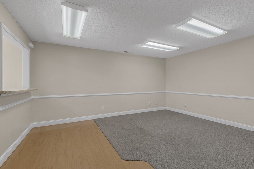 More Photos Of 117 Southwest Dr, Spartanburg Service For Sale