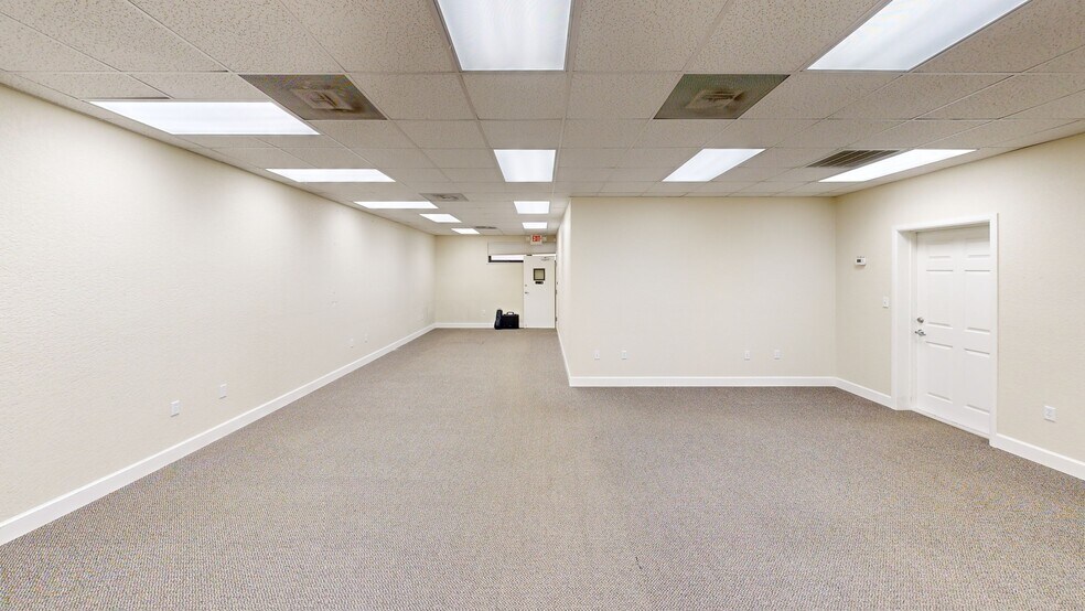 More Photos Of 5151 S Lakeland Dr, Lakeland Office For Sale