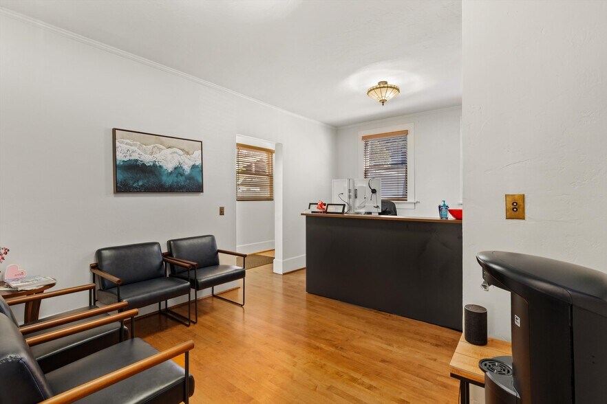 More Photos Of 106 Thorn St, San Diego Office Residential For Sale