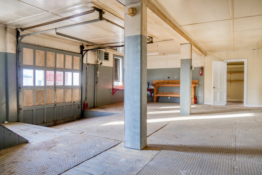 More Photos Of 6 Clinton Ave, Westfield Warehouse For Sale