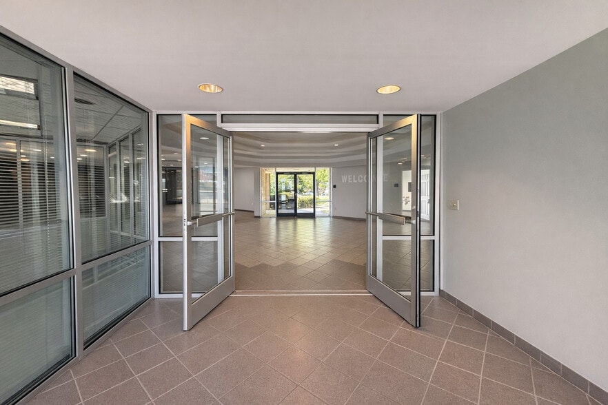 More Photos Of 100 W Guilford St, Thomasville Office For Lease