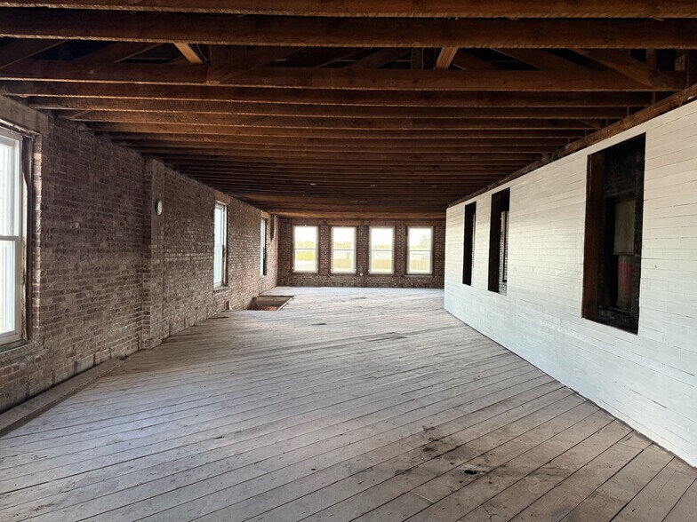 More Photos Of 120 S Main St, Joplin General Retail For Sale