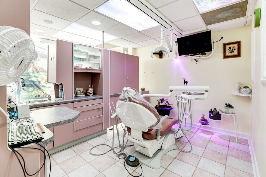 More Photos Of 931-947 Russell Ave, Gaithersburg Medical For Lease
