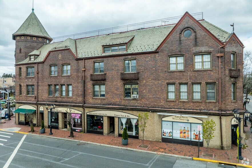 More Photos Of 11-25 Middle Neck Rd, Great Neck Loft Creative Space For Lease