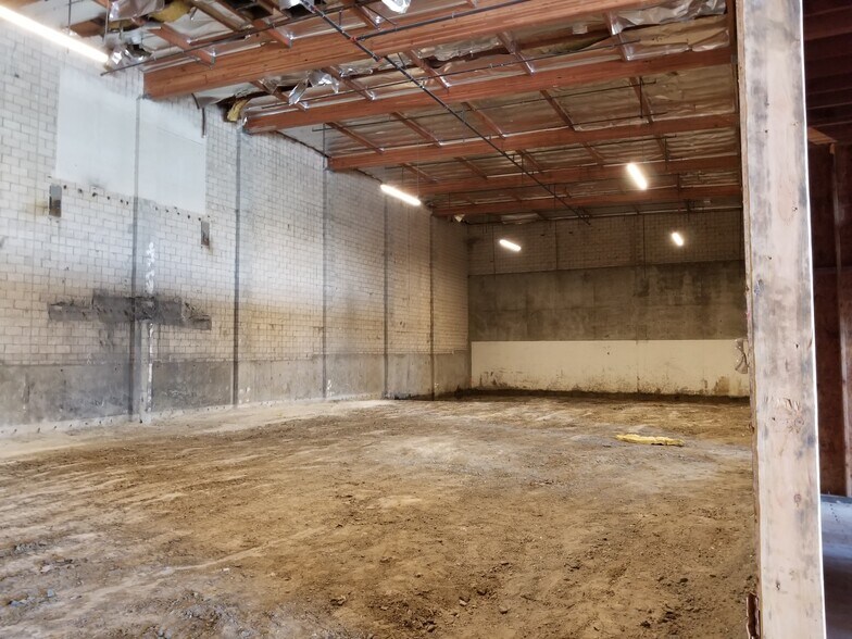 More Photos Of 641 Camino de los Mares, San Clemente Storefront For Lease