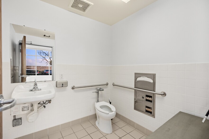 More Photos Of 26429 Rancho Pky, Lake Forest Research And Development For Lease