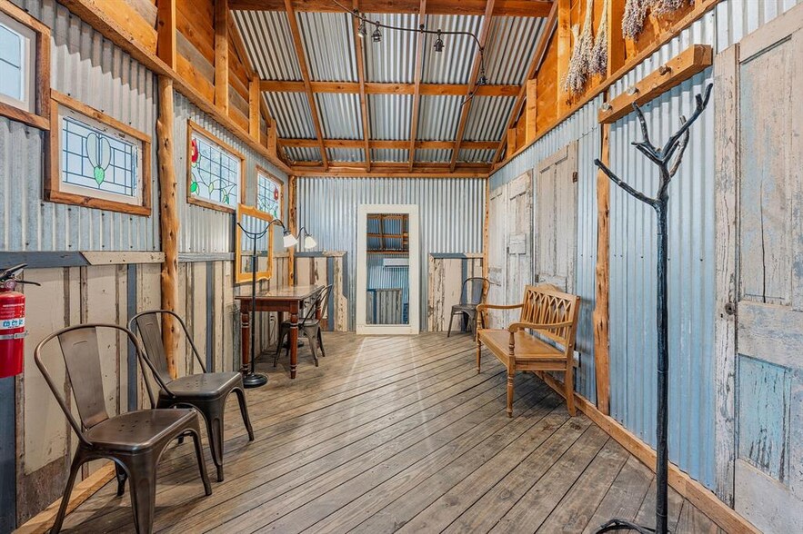More Photos Of 1770 N Elder Hill Rd, Driftwood Specialty For Sale