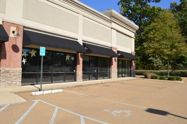 More Photos Of 1290 E County Line Rd, Ridgeland Storefront For Lease