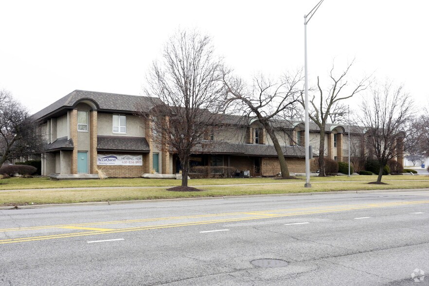 More Photos Of 533 W North Ave, Elmhurst Medical For Lease