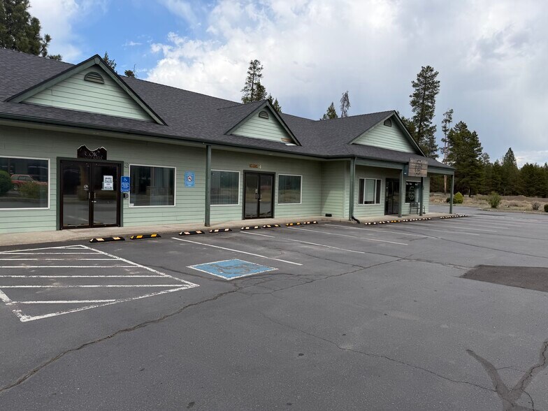 More Photos Of 16493 Bluewood Pl, La Pine Office For Sale