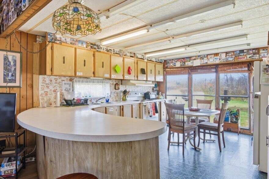 More Photos Of 204 Douglas Ln, Pearisburg Hospitality For Sale