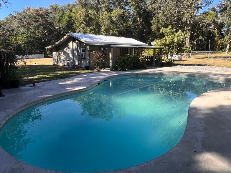 More Photos Of 230 S Center St, Pierson Apartments For Sale