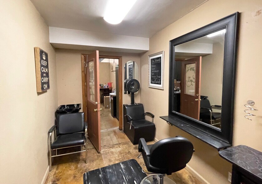 More Photos Of 104 S Pacific Hwy, Cottage Grove Storefront For Sale