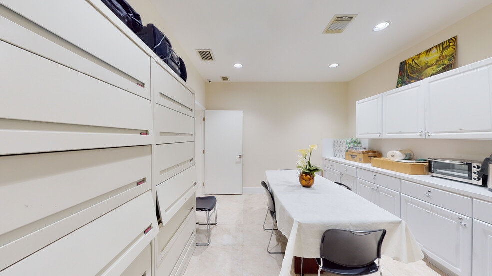 More Photos Of 235 W 49th St, Hialeah Medical For Sale