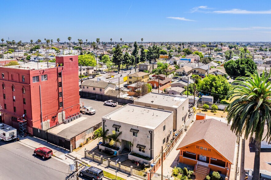 More Photos Of 814-816 1/2 W 47th St, Los Angeles Apartments For Sale