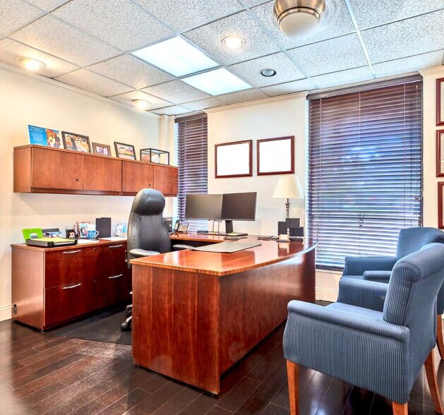 More Photos Of 4627 Ponce de Leon Blvd, Coral Gables Office For Lease