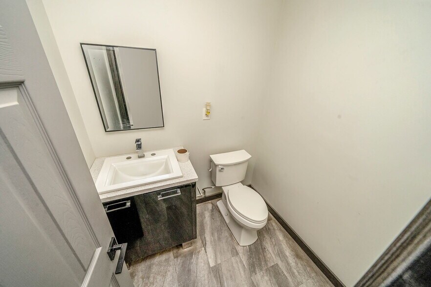 More Photos Of 111 Madison Ave, Hempstead Warehouse For Sale