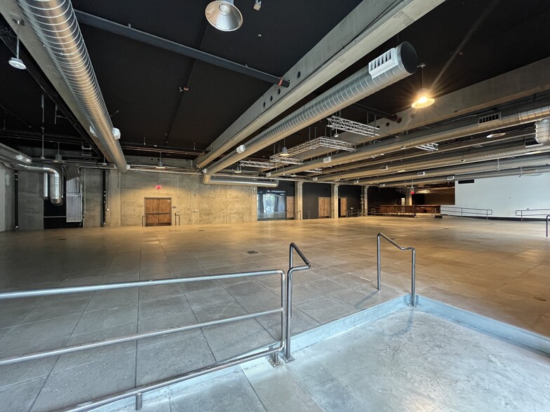 More Photos Of 255 2nd St, Oakland Parking Garage For Lease