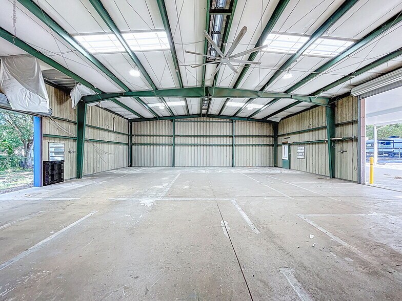 More Photos Of 112 N Mulrennan Rd, Valrico Warehouse For Sale