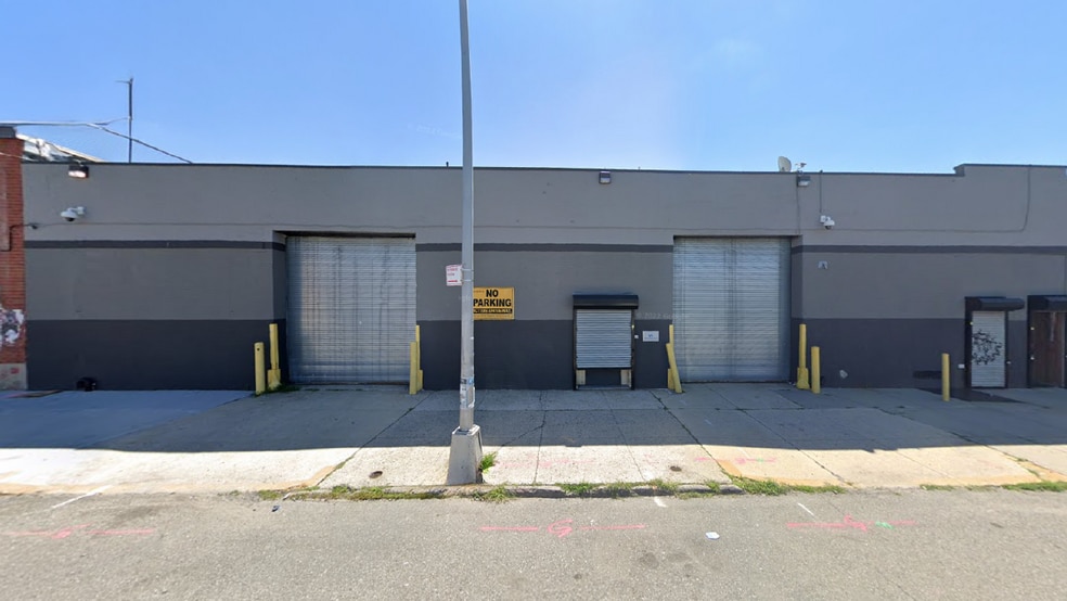 Primary Photo Of 4315 38th St, Long Island City Industrial For Lease