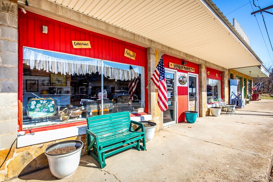 More Photos Of 223 W Main St, Mountain View Storefront For Sale