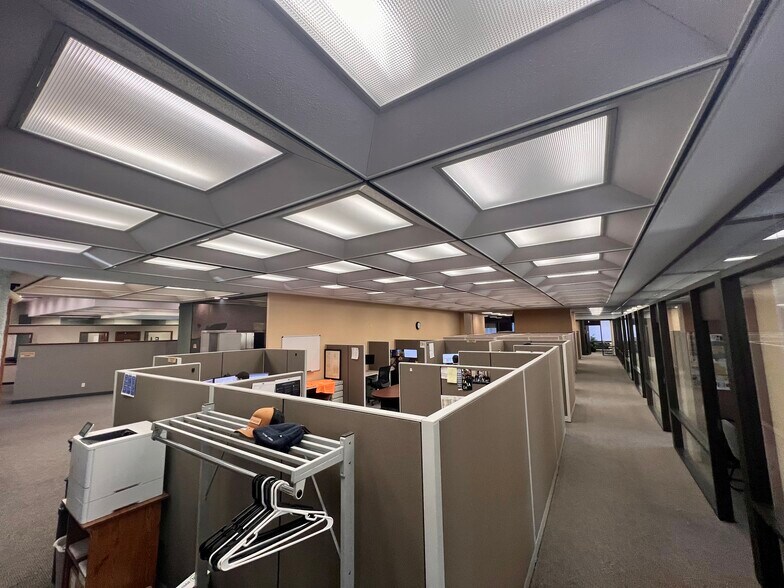 More Photos Of 302 5th St SW, Willmar Office For Sale