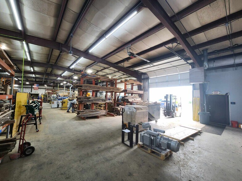 More Photos Of 9100 Louisiana St, Merrillville Warehouse For Lease