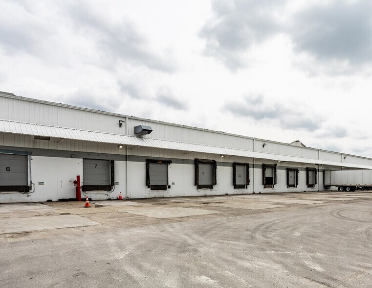 More Photos Of 4310 Stout Field North Dr, Indianapolis Warehouse For Lease