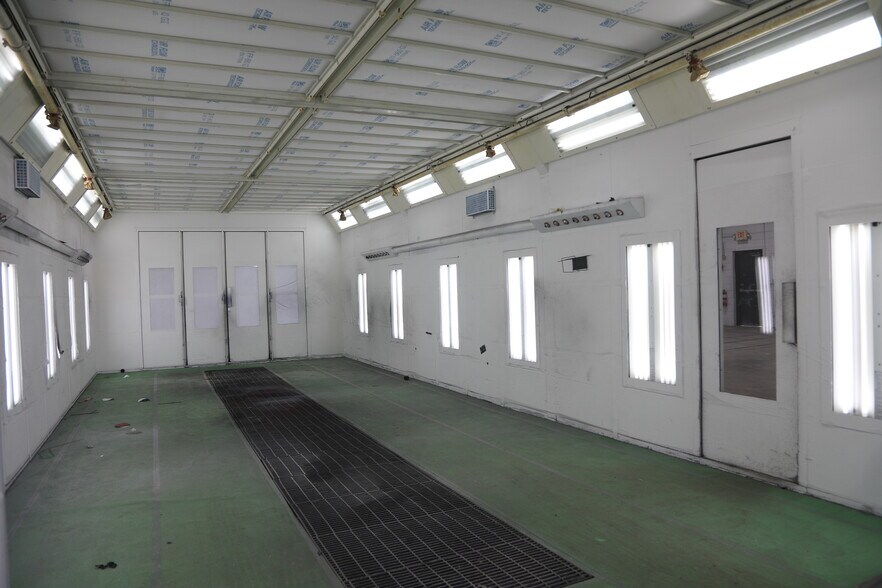 More Photos Of 2080 Harlem Ave, Riverside Auto Repair For Lease