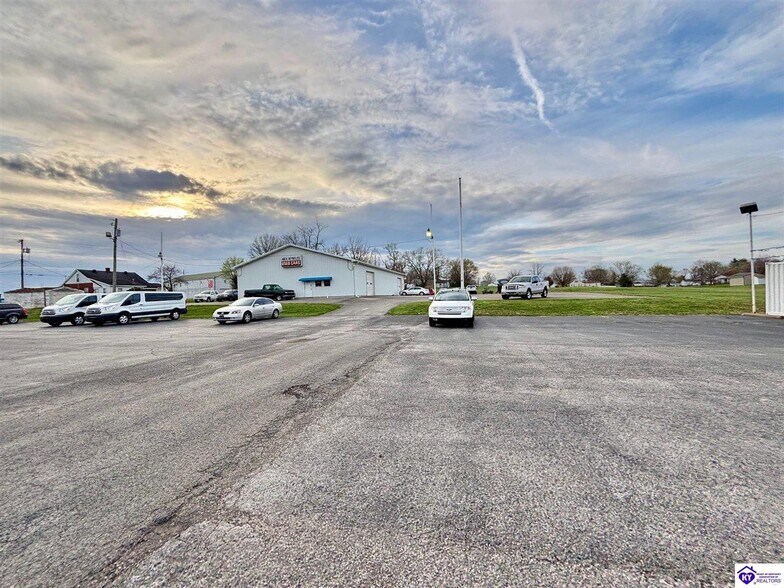 More Photos Of 711 E Broadway St, Campbellsville General Retail For Sale