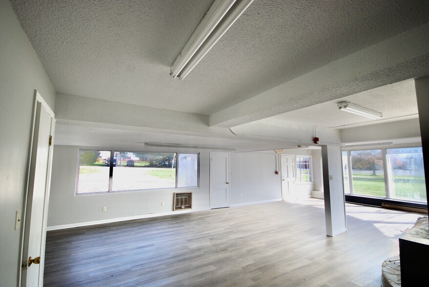 More Photos Of 1651 Hollywood Dr, Jackson Office For Sale