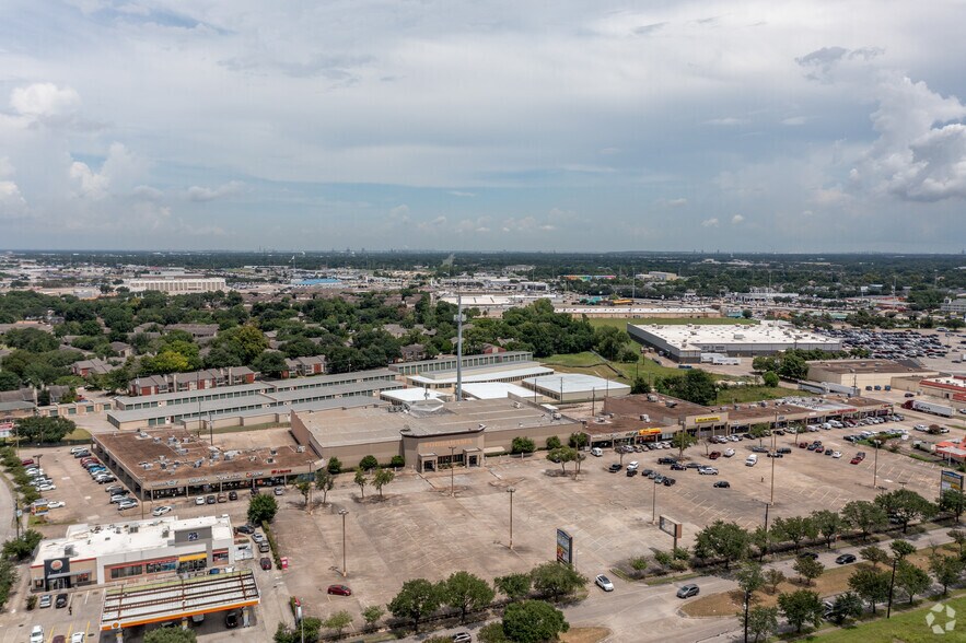 More Photos Of 11021 Fuqua St, Houston Unknown For Lease