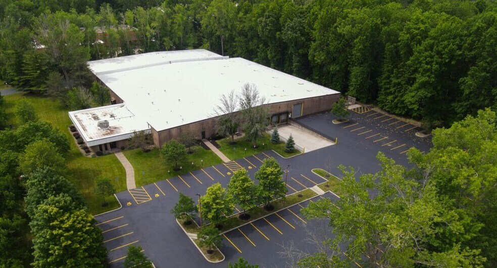 Primary Photo Of 55 Woodridge Dr, Amherst Manufacturing For Lease