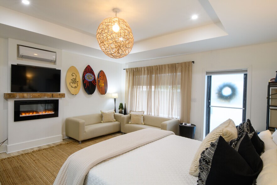 More Photos Of 13662 Red Arrow Hwy, Harbert Hotel For Sale