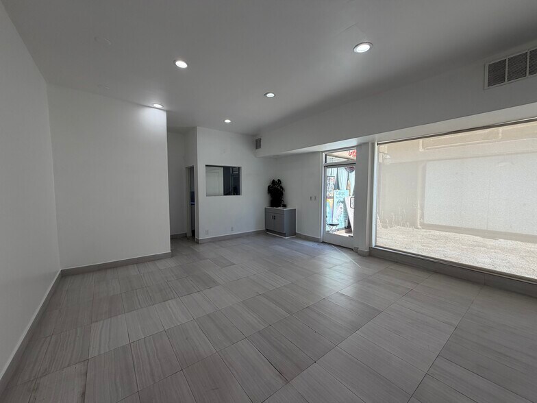 More Photos Of 265 S Robertson Blvd, Beverly Hills Restaurant For Lease