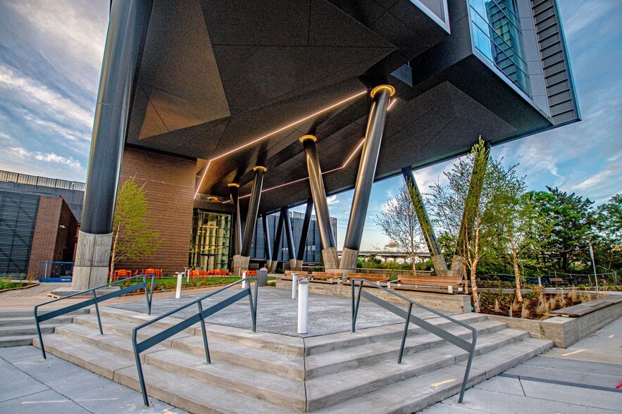 More Photos Of 850 Morrison Dr, Charleston Office For Lease