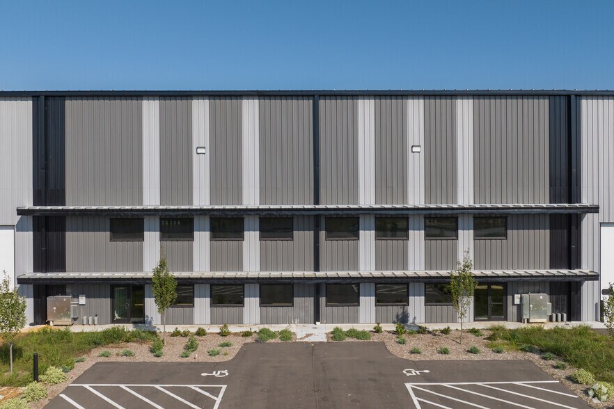 More Photos Of 203 Stonemont Dr, Bristol Warehouse For Sale